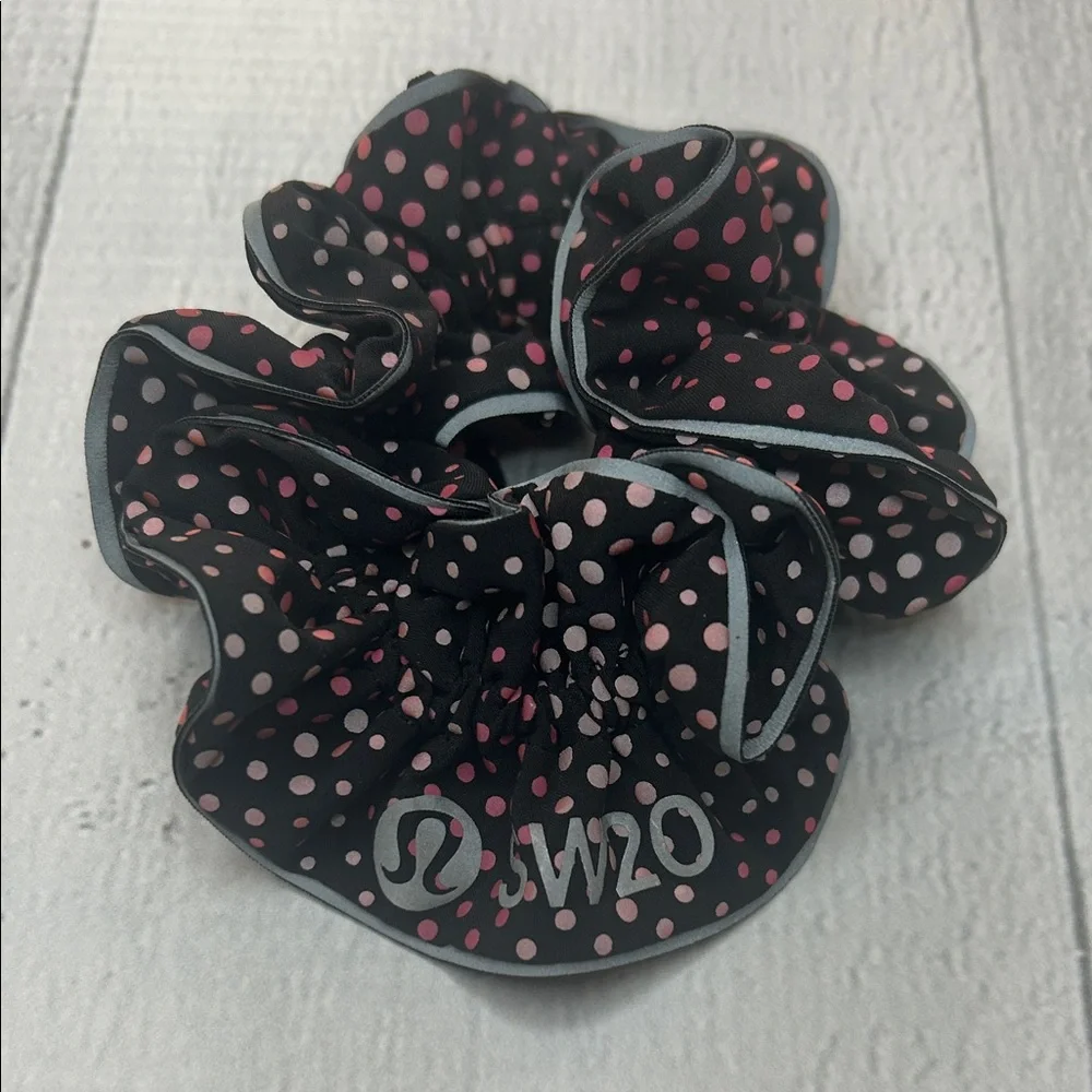 Lululemon Light Locks Scrunchie Seawheeze 2020 Reflective‎ Black Pink